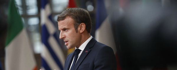 Президент Франции Эммануэль Макрон выступает на саммите Европейского союза (ЕС) в здании Европейского совета (1 октября 2020 ). Брюссель - Sputnik Արմենիա