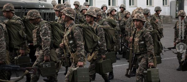 В условиях военного положения воинские части Вооруженных Сил РА приведены в полную боевую готовность В условиях военного положения воинские части Вооруженных Сил РА приведены в полную боевую готовность - Sputnik Армения