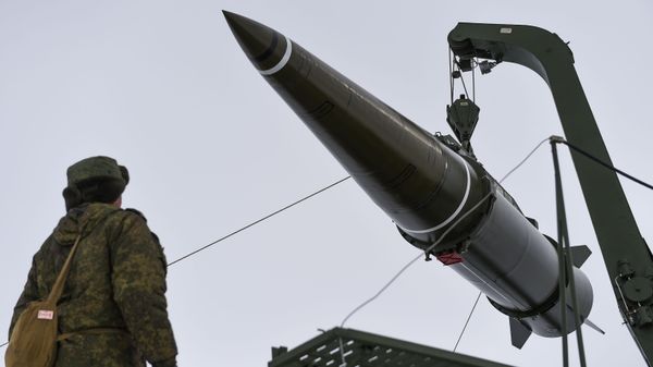 Подготовка к боевому пуску ракеты ОТРК Искандер-М с полигона Капустин Яр (2 марта 2018). Астраханская область - Sputnik Армения