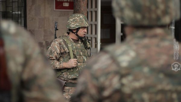 В условиях военного положения воинские части Вооруженных Сил РА приведены в полную боевую готовность В условиях военного положения воинские части Вооруженных Сил РА приведены в полную боевую готовность - Sputnik Армения