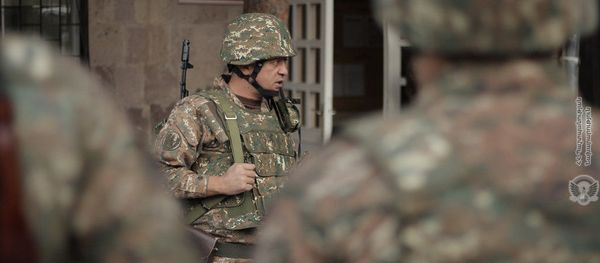 В условиях военного положения воинские части Вооруженных Сил РА приведены в полную боевую готовность В условиях военного положения воинские части Вооруженных Сил РА приведены в полную боевую готовность - Sputnik Армения