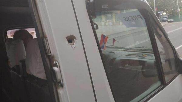 ВС Азербайджана нанесли удар по микроавтобусу с международными журналистами (2 октября 2020). Карабах - Sputnik Արմենիա