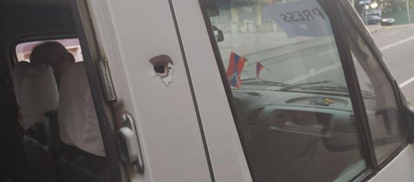 ВС Азербайджана нанесли удар по микроавтобусу с международными журналистами (2 октября 2020). Карабах ВС Азербайджана нанесли удар по микроавтобусу с международными журналистами (2 октября 2020). Карабах - Sputnik Արմենիա