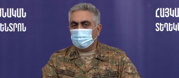 Пресс-конференция представителя Минобороны РА Арцруна Ованнисяна и начальника управления гражданской защиты Спасательной службы МЧС Эдана Снгряна (2 октября 2020). Еревaн - Sputnik Արմենիա