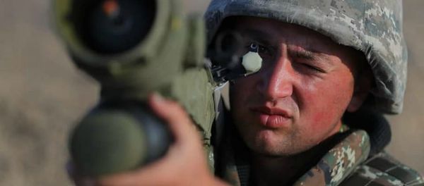 Армянский военнослужаший на передовой в Карабахе  - Sputnik Արմենիա