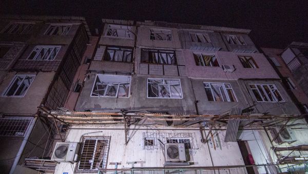 Последствия вечерних обстрелов в Степанакерте (2 октября 2020). Карабах - Sputnik Արմենիա