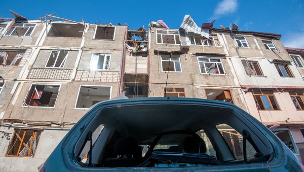 Утро в Степанакерте после ночных обстрелов (3 октября 2020). Карабах Утро в Степанакерте после ночных обстрелов (3 октября 2020). Карабах - Sputnik Արմենիա