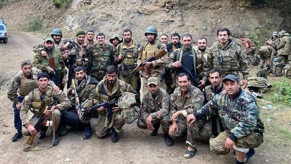 Президент Карабаха Араик Арутюнян опубликовал фотографии с передовой Президент Карабаха Араик Арутюнян опубликовал фотографии с передовой - Sputnik Армения