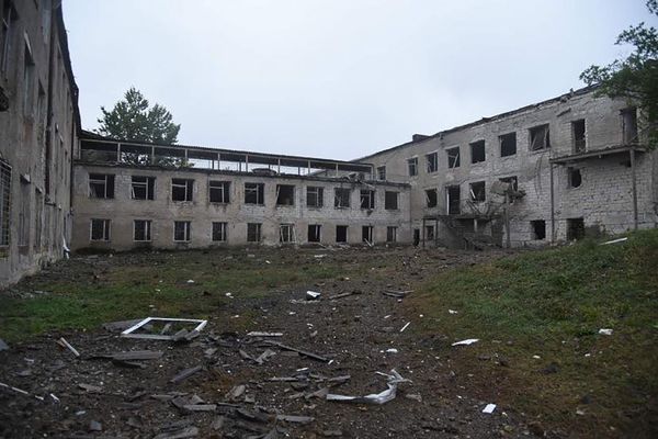 ВС Азербайджана обстреливают детсады и школы в Степанакерте – фото - Sputnik Армения
