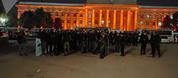 Милиция разгоняет митингующих с площади Ала-Тоо (05 октября 2020). Кыргызстан Милиция разгоняет митингующих с площади Ала-Тоо (05 октября 2020). Кыргызстан - Sputnik Армения
