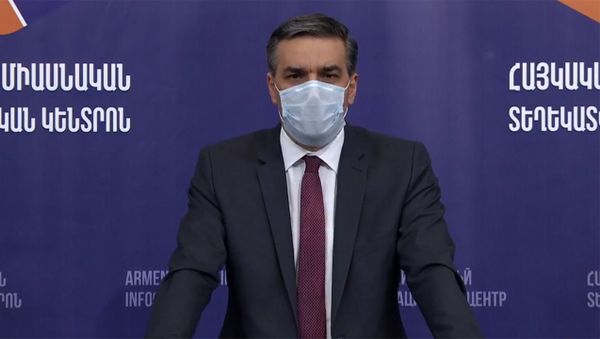 Пресс-конференция представителя Минобороны РА Арцруна Ованнисяна и Защитника прав человека РА Армана Татояна (5 октября 2020). Еревaн - Sputnik Արմենիա
