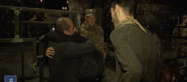 «Հաղթելու ենք, շատ գործեր ունենք, շուտ ավարտենք, հետ գանք». տղաներն արձանգանքել են մարտակոչին «Հաղթելու ենք, շատ գործեր ունենք, շուտ ավարտենք, հետ գանք». տղաներն արձանգանքել են մարտակոչին - Sputnik Արմենիա