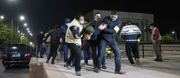 Акция протеста в Бишкеке (5 октября 2020). Акция протеста в Бишкеке (5 октября 2020). - Sputnik Армения