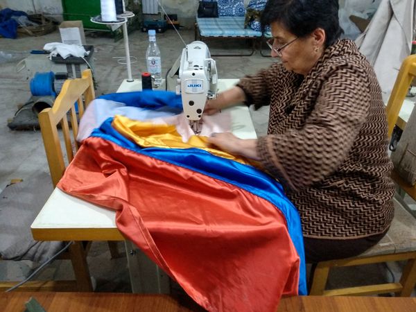 Надежный тыл: в Степанакерте добровольцы организовали швейный цех в подвале - Sputnik Армения