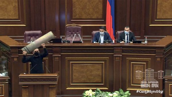 Арман Абовян на внеочередном заседании НС РА (6 октября 2020). Еревaн - Sputnik Армения