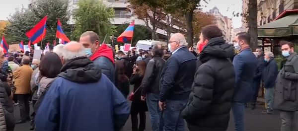 Армянская диаспора протестует у посольства Турции в Париже в связи с конфликтом в НКР - Sputnik Արմենիա