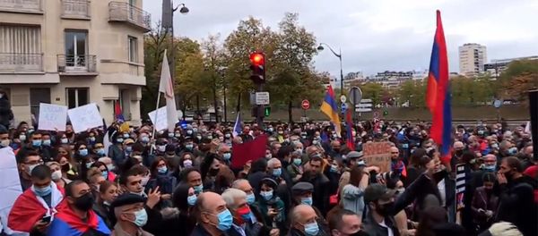 Акция протеста армянской диаспоры во Франции перед посольством Турции (8 октября 2020). Париж - Sputnik Արմենիա