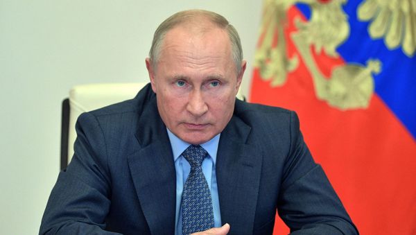 Президент РФ Владимир Путин во время совещания в режиме видеоконференции по вопросам по вопросам МЧС РФ (8 октября 2020). Ново-Огарево - Sputnik Արմենիա