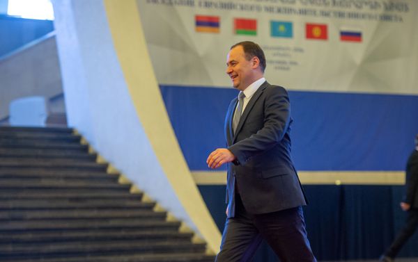 Премьер-министр Беларуси Роман Головченко перед началом заседания Евразийского межправительственного совета (9 октября 2020). Еревaн - Sputnik Армения