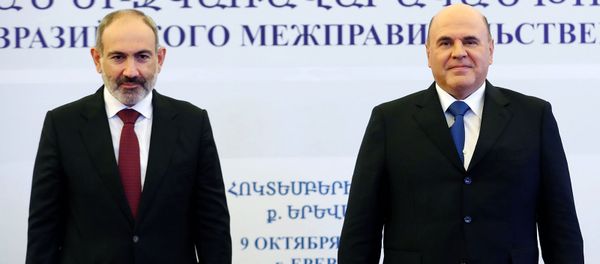 Премьер-министры Армении и России Никол Пашинян и Михаил Мишустин перед началом заседания Евразийского межправительственного совета (9 октября 2020). Еревaн - Sputnik Армения