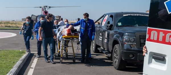 Военный обозреватель Юрий Котенок доставлен в медцентр Эребуни (9 октября 2020). Еревaн Военный обозреватель Юрий Котенок доставлен в медцентр Эребуни (9 октября 2020). Еревaн - Sputnik Армения