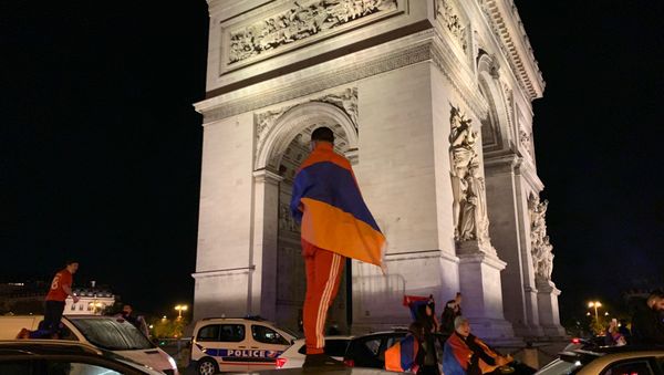 Протест армянской диаспоры в Париже (9 октября 2020). Франция Протест армянской диаспоры в Париже (9 октября 2020). Франция - Sputnik Армения