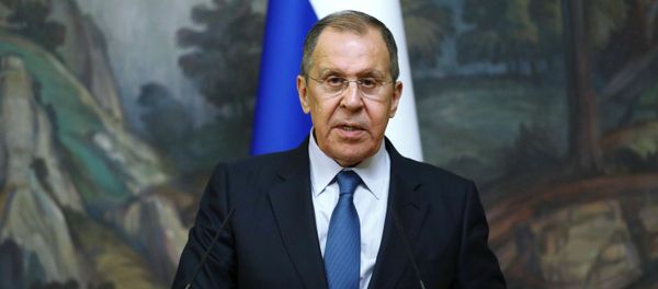 Министр иностранных дел РФ Сергей Лавров на пресс-конференции по итогам трёхсторонних переговоров с главами внешнеполитических ведомств Азербайджана и Армении (10 октября 2020). Москва Министр иностранных дел РФ Сергей Лавров на пресс-конференции по итогам трёхсторонних переговоров с главами внешнеполитических ведомств Азербайджана и Армении (10 октября 2020). Москва - Sputnik Армения