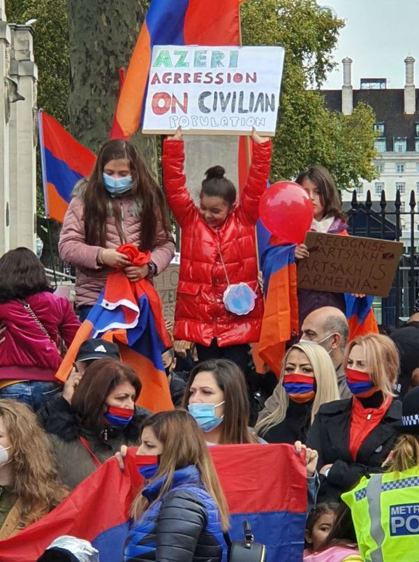 Эрдоган – террорист, признайте Карабах: армяне протестуют в центре Лондона - видео - Sputnik Армения