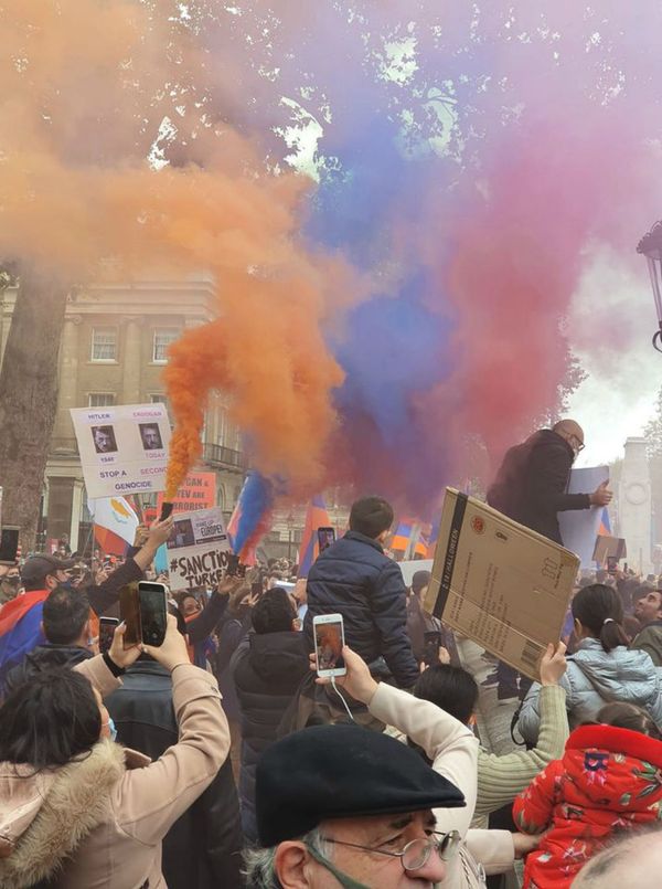 Эрдоган – террорист, признайте Карабах: армяне протестуют в центре Лондона - видео - Sputnik Армения