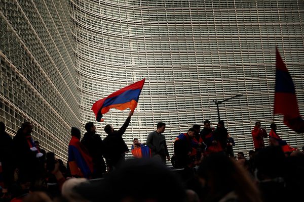 Акции протеста армянских общин Европы возле штаб-квартиры Европейской комиссии в Брюсселе (7 октября 2020). Бельгия - Sputnik Армения