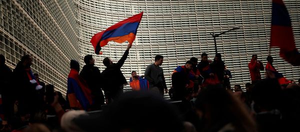 Акции протеста армянских общин Европы возле штаб-квартиры Европейской комиссии в Брюсселе (7 октября 2020). Бельгия Акции протеста армянских общин Европы возле штаб-квартиры Европейской комиссии в Брюсселе (7 октября 2020). Бельгия - Sputnik Արմենիա