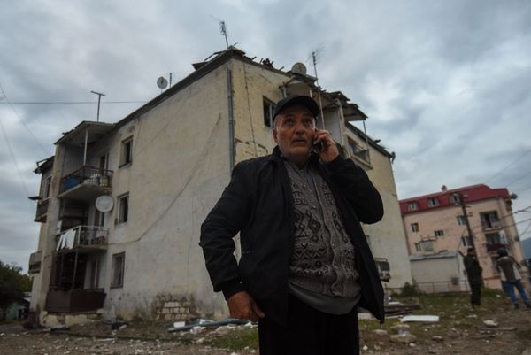 Первый вечер в Степанакерте после объявления временного режима прекращения огня (10 октября 2020). Карабах Первый вечер в Степанакерте после объявления временного режима прекращения огня (10 октября 2020). Карабах - Sputnik Армения