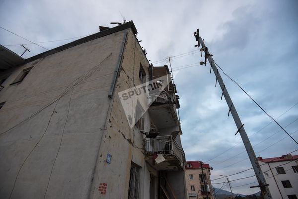 Первый вечер в Степанакерте после объявления временного режима прекращения огня (10 октября 2020). Карабах Первый вечер в Степанакерте после объявления временного режима прекращения огня (10 октября 2020). Карабах - Sputnik Армения