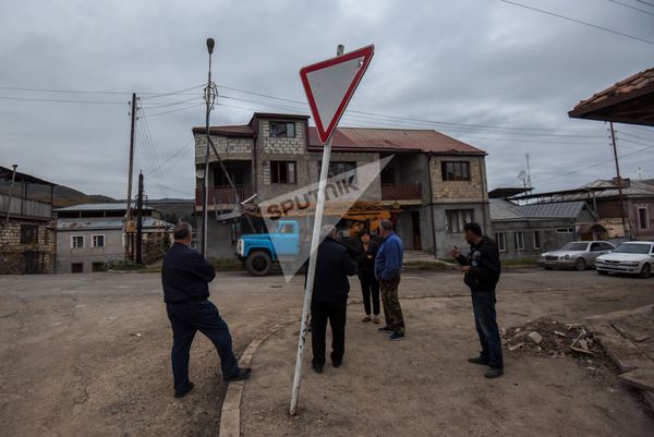 Первый вечер в Степанакерте после объявления временного режима прекращения огня (10 октября 2020). Карабах Первый вечер в Степанакерте после объявления временного режима прекращения огня (10 октября 2020). Карабах - Sputnik Армения