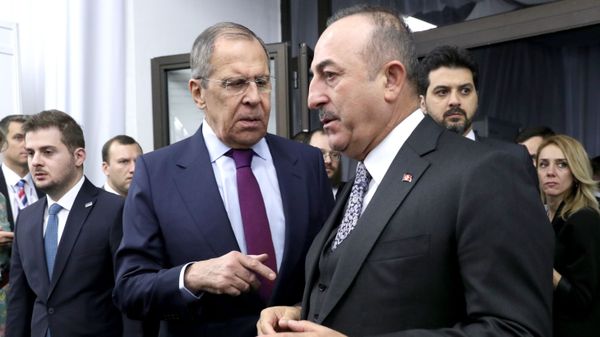 Главы МИД России и Турции Сергей Лавров и Мевлют Чавушоглу после общего фотографирования участников 26-го заседания Совета министров иностранных дел ОБСЕ (5 декабря 2019). Братислава - Sputnik Армения