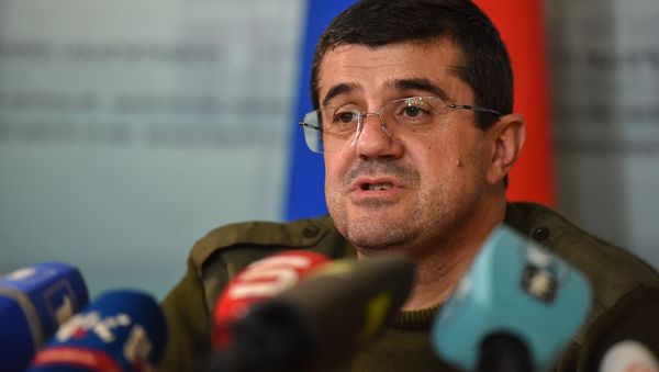 Президент Карабаха Араик Арутюнян во время брифинга в Едином информационном центре (11 октября 2020). Степанакерт - Sputnik Արմենիա