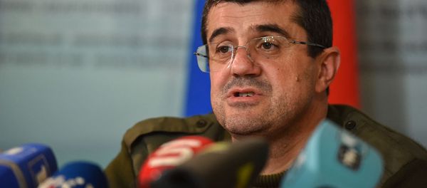 Президент Карабаха Араик Арутюнян во время брифинга в Едином информационном центре (11 октября 2020). Степанакерт - Sputnik Արմենիա