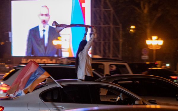 Автопробег в поддержку принятия независимости Арцаха в столице (11 октября 2020). Еревaн - Sputnik Армения