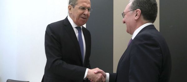 Министр иностранных дел Армении Зограб Мнацаканян (справа) и министр иностранных дел РФ Сергей Лавров (25 февраля 2020). Женева - Sputnik Արմենիա