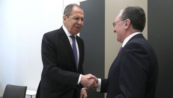 Министр иностранных дел Армении Зограб Мнацаканян (справа) и министр иностранных дел РФ Сергей Лавров (25 февраля 2020). Женева Министр иностранных дел Армении Зограб Мнацаканян (справа) и министр иностранных дел РФ Сергей Лавров (25 февраля 2020). Женева - Sputnik Արմենիա