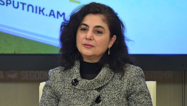 Заведующая отделом экономики Института стран СНГ, научный сотрудник Института экономики РАН Аза Мигранян во время видео-моста Ереван - Москва (12 октября 2020). Москва - Sputnik Армения