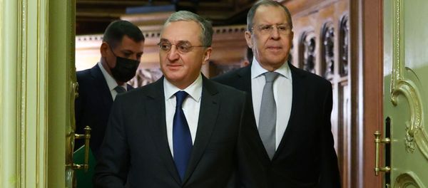 Главы МИД России и Армении Сергей Лавров и Зограб Мнацаканян перед началом совместной пресс-конференции по итогам встречи (12 октября 2020). Москвa - Sputnik Армения