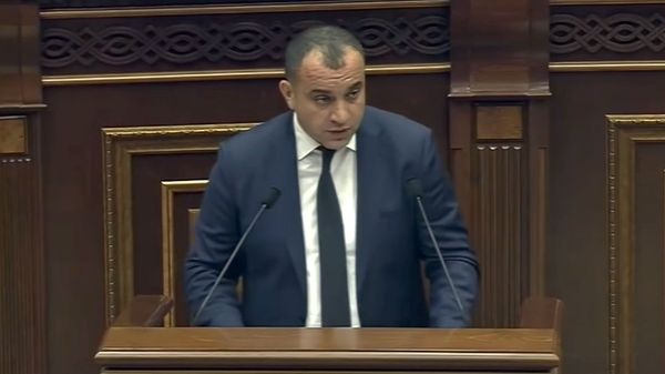 Арман Диланян на очередном заседании Национального Собрания Армении (11 сентября 2018). Еревaн - Sputnik Армения