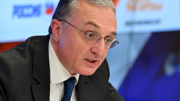 Министр иностранных дел Армении Зограб Мнацаканян во время онлайн-конференции в Международном мультимедийном пресс-центре МИА Россия сегодня (12 октября 2020). Москвa - Sputnik Армения