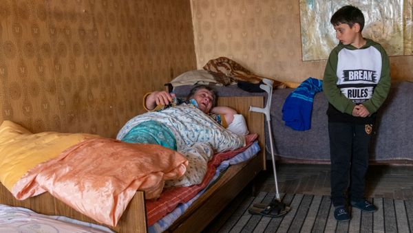 Переселенка из Арцаха Светлана с внуком Айком - Sputnik Արմենիա