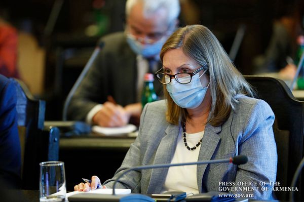 Признанием Карабаха предотвратить гуманитарную катастрофу: Пашинян обратился к послам Признанием Карабаха предотвратить гуманитарную катастрофу: Пашинян обратился к послам - Sputnik Армения