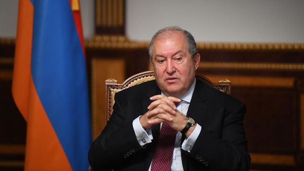 Президент Армен Саркисян во время интервью каналу RT (13 октября 2020). Еревaн - Sputnik Армения