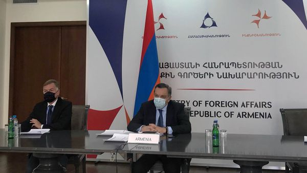 Заместитель министра иностранных дел Авет Адонц на онлайн-встрече ЕС-Восточное партнерство (13 октября 2020). Еревaн - Sputnik Արմենիա