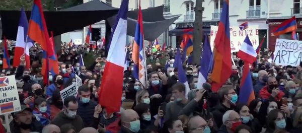 Митинг армянской диаспоры в Париже в связи с конфликтом в НКР - Sputnik Армения