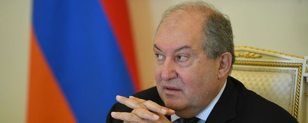 Президент Армен Саркисян встретился с европейскими журналистами, освещающими войну в Карабахе (13 октября 2020). Еревaн Президент Армен Саркисян встретился с европейскими журналистами, освещающими войну в Карабахе (13 октября 2020). Еревaн - Sputnik Армения